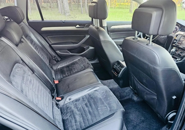 Volkswagen Passat cena 67900 przebieg: 217000, rok produkcji 2015 z Śrem małe 742